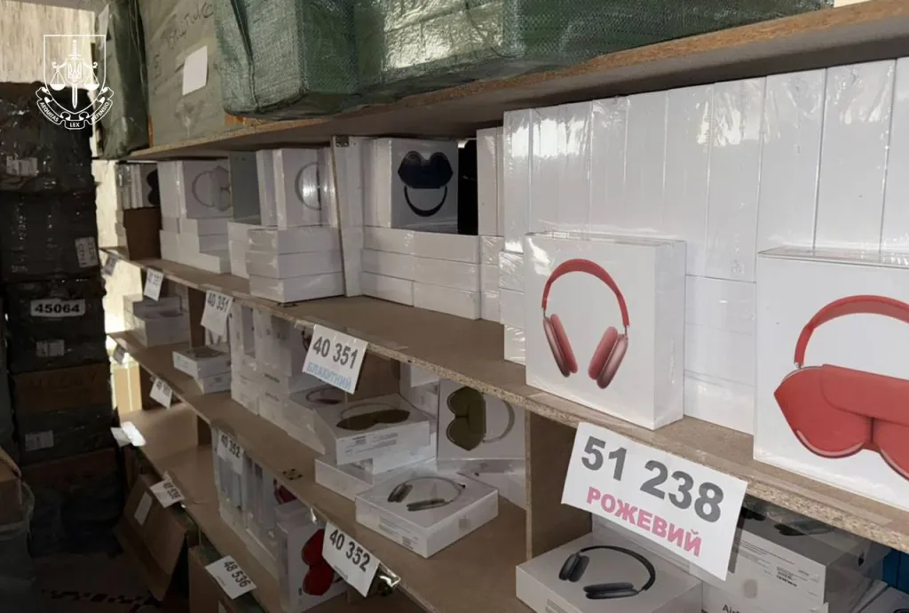У Дніпрі викрили продаж контрафактної техніки Apple: організаторів затримано