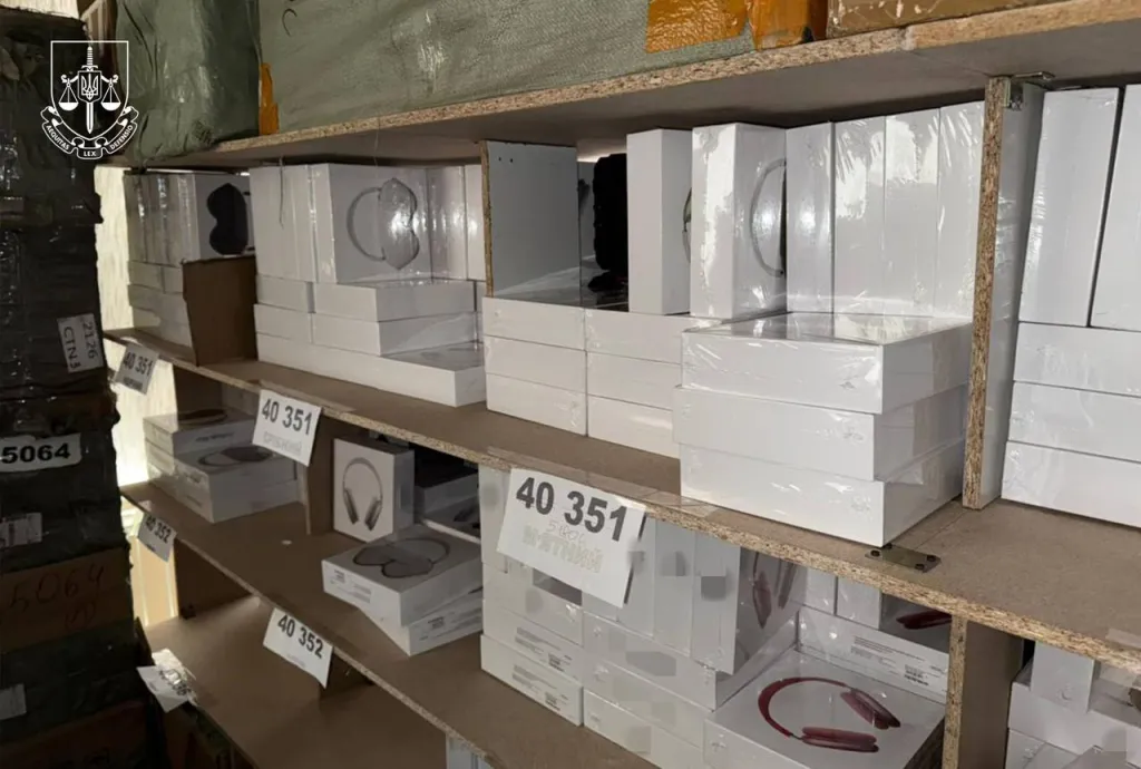 У Дніпрі викрили продаж контрафактної техніки Apple: організаторів затримано