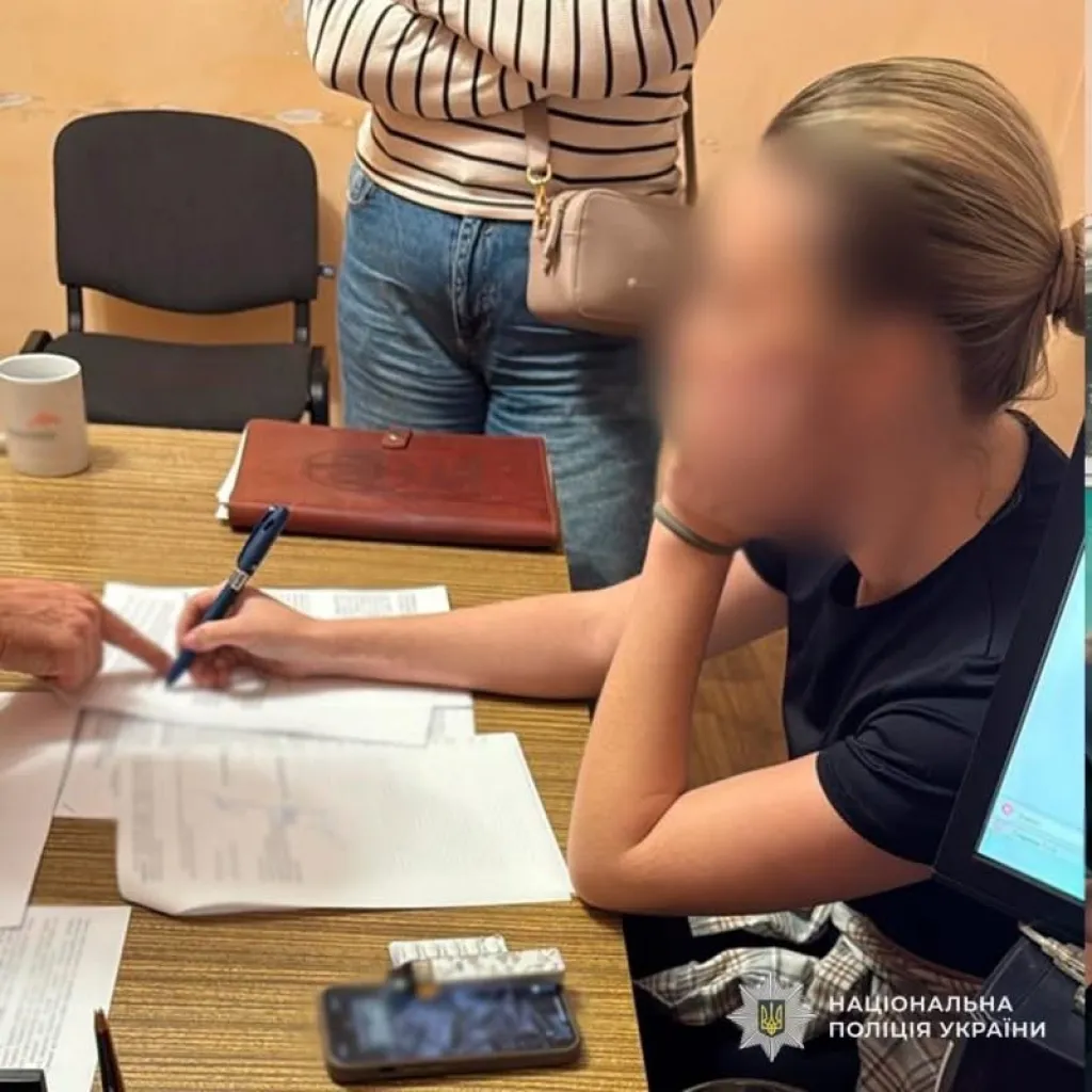 У Кривому Розі жінку викрили на спробі продажу водійських посвідчень