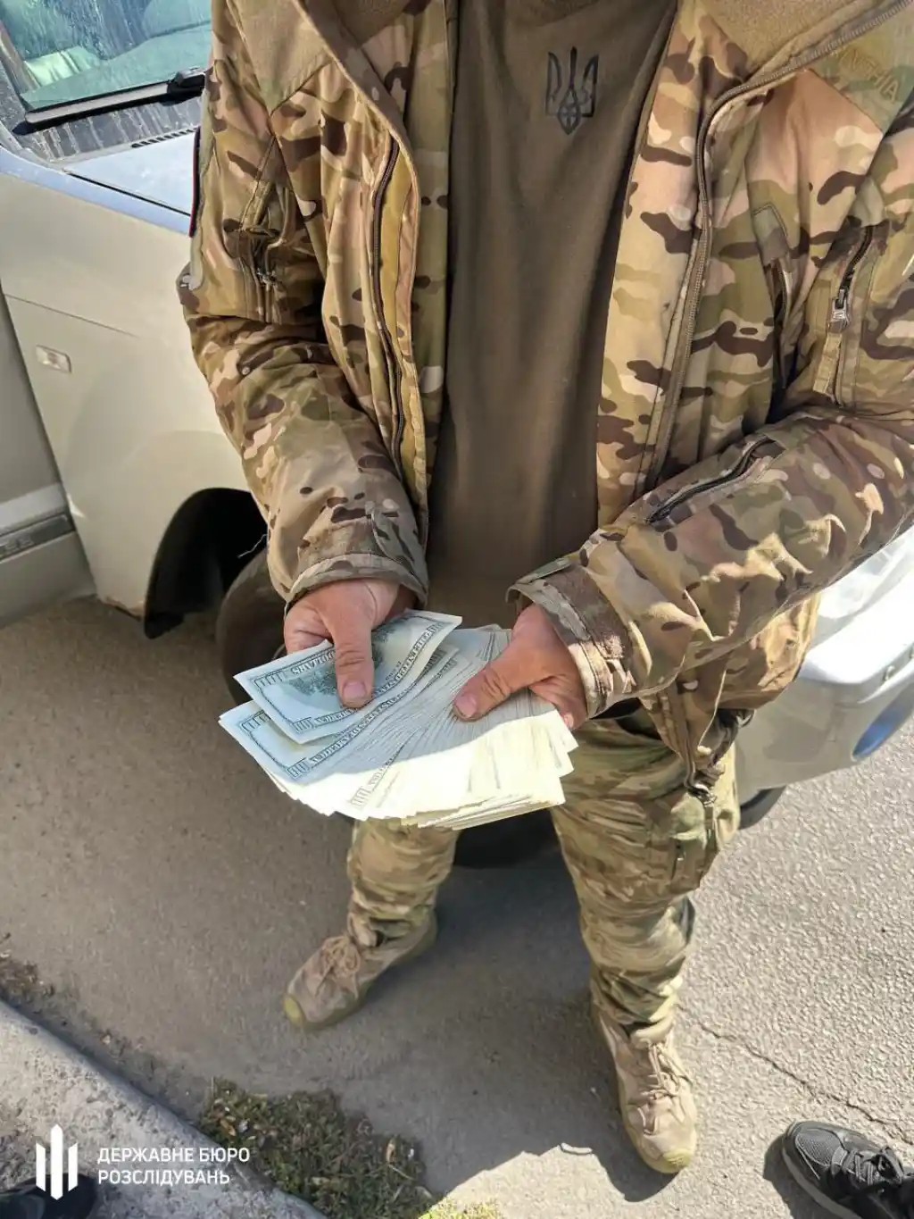 На Дніпропетровщині намагалися підкупом звільнити військового від служби