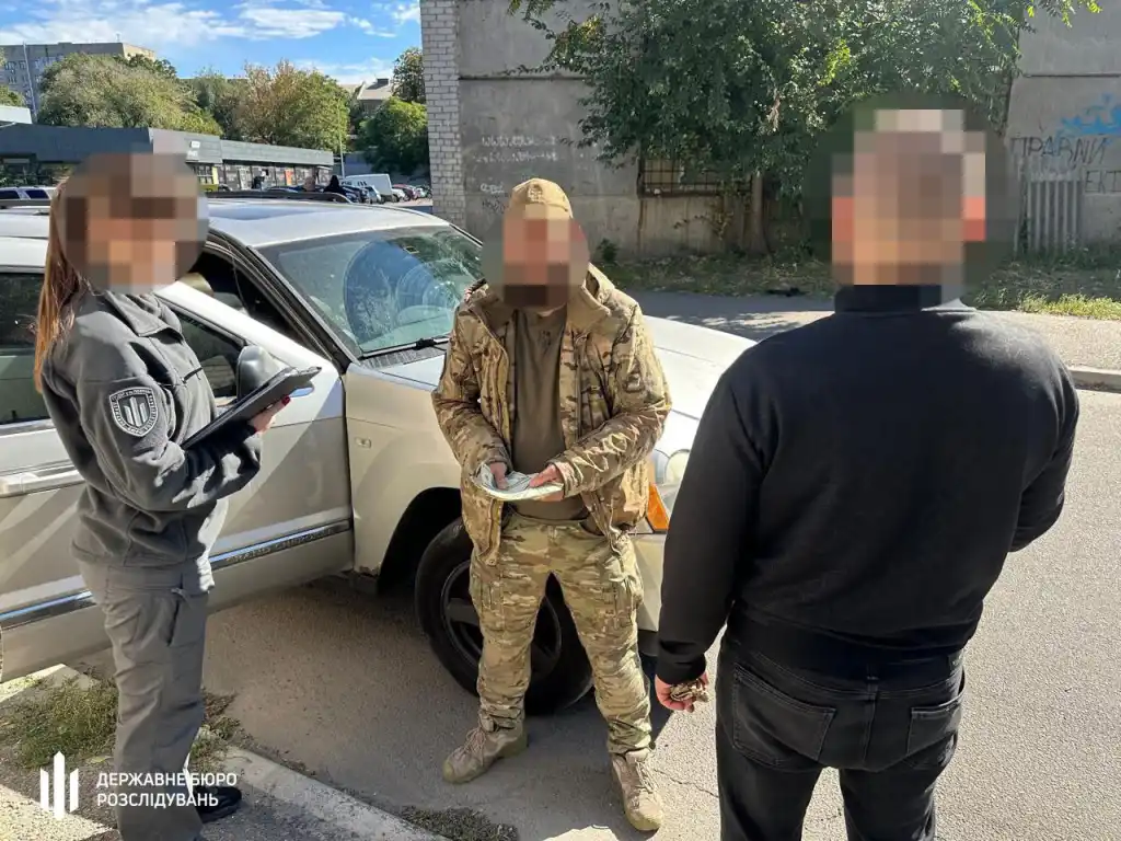 На Дніпропетровщині намагалися підкупом звільнити військового від служби
