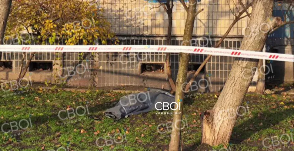 У Кривому Розі пенсіонер загинув після падіння з сьомого поверху У Кривому Розі пенсіонер загинув після падіння з сьомого поверху