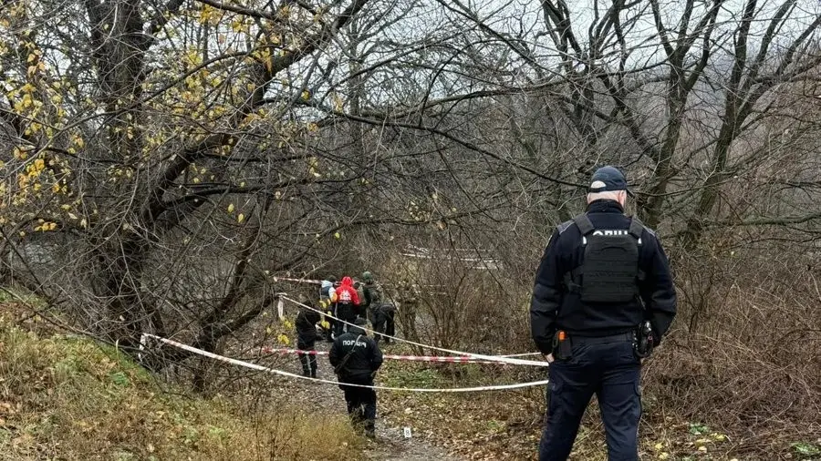 У Дніпрі розслідують вибухи, що забрали життя чоловіка і поранили вибухотехніка: підозрюють 16-річного юнака У Дніпрі розслідують вибухи, що забрали життя чоловіка і поранили вибухотехніка: підозрюють 16-річного юнака