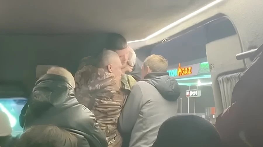 У маршрутці Кривого Рогу спалахнула сутичка з ножем між двома пасажирами У маршрутці Кривого Рогу спалахнула сутичка з ножем між двома пасажирами