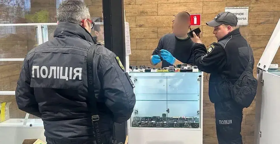 У Кривому Розі поліція припинила продаж підакцизних товарів і вилучила продукцію майже на мільйон У Кривому Розі поліція припинила продаж підакцизних товарів і вилучила продукцію майже на мільйон
