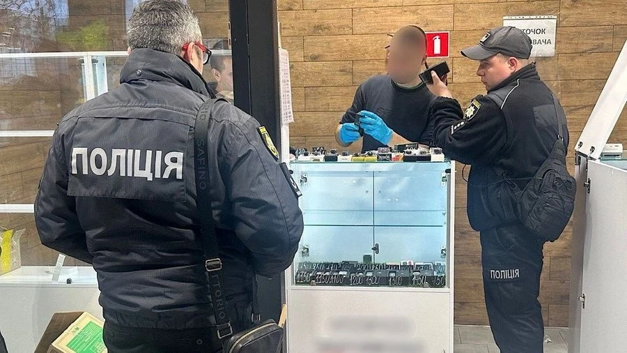 Вилучено електронні сигарети на майже мільйон гривень: у Кривому Розі викрили незаконний продаж підакцизної продукції Вилучено електронні сигарети на майже мільйон гривень: у Кривому Розі викрили незаконний продаж підакцизної продукції