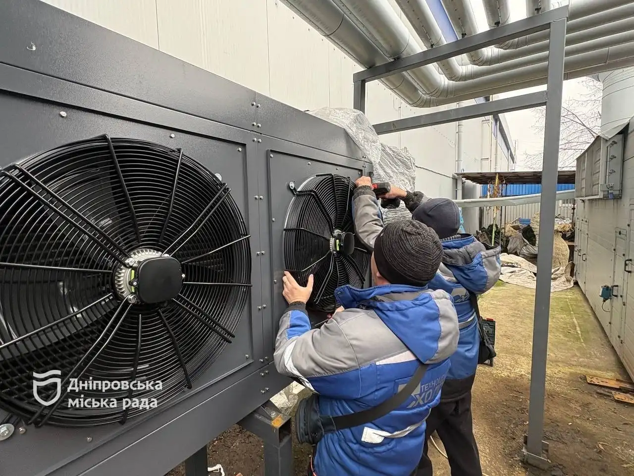 У Дніпрі встановлюють теплообмінник на Льодовій арені для повторного використання надлишкового тепла У Дніпрі встановлюють теплообмінник на Льодовій арені для повторного використання надлишкового тепла