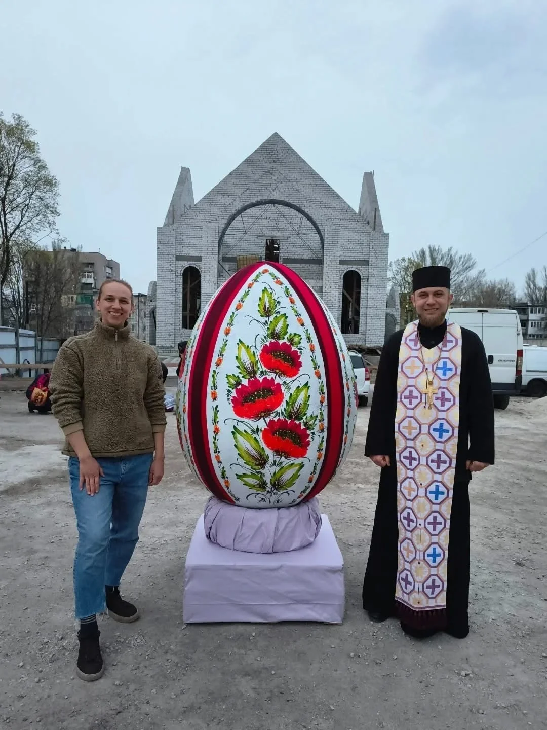 Подвір’я Козацької церкви прикрасив новий символ Великодня
