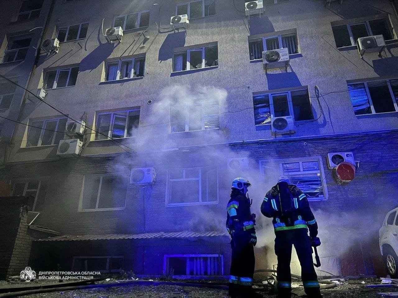 Наслідки вечірнього удару по Дніпру: зросла кількість постраждалих
