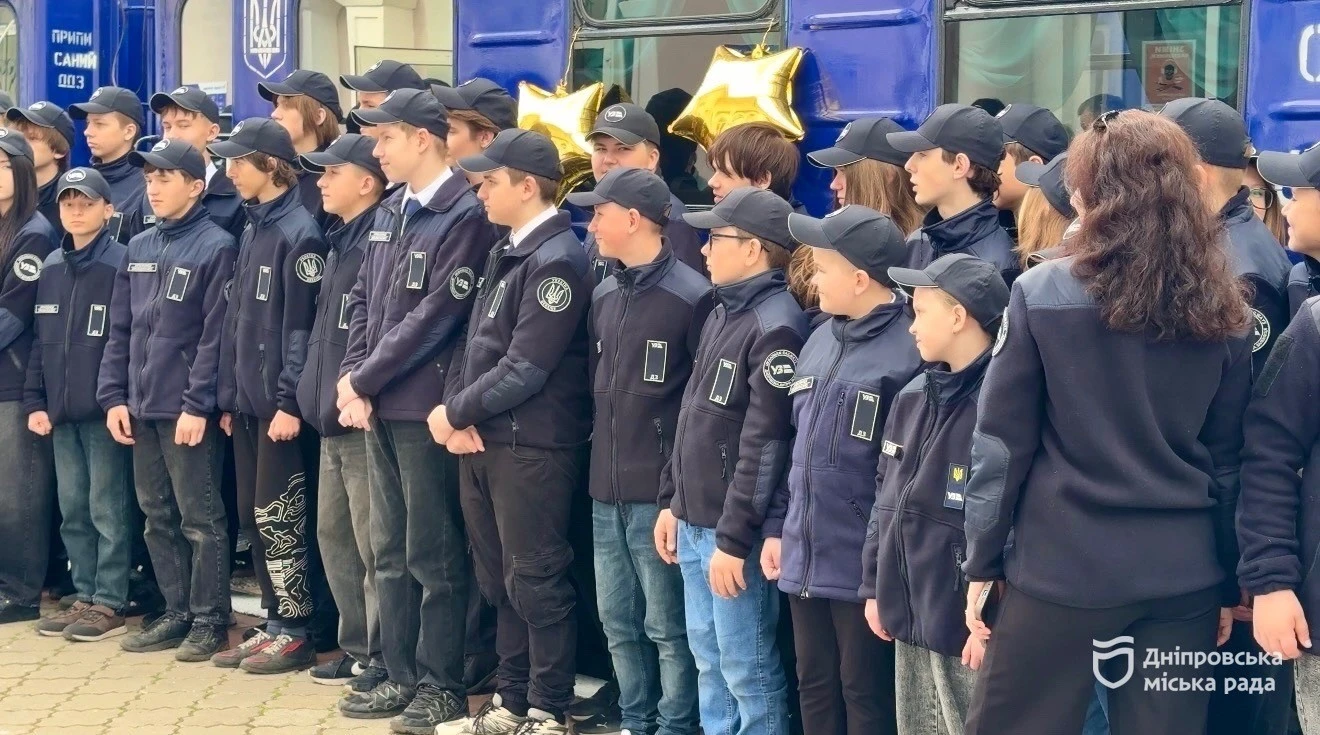 У Дніпрі стартував 90-й сезон дитячої залізниці з ретро-вагоном і новою підготовкою учнів