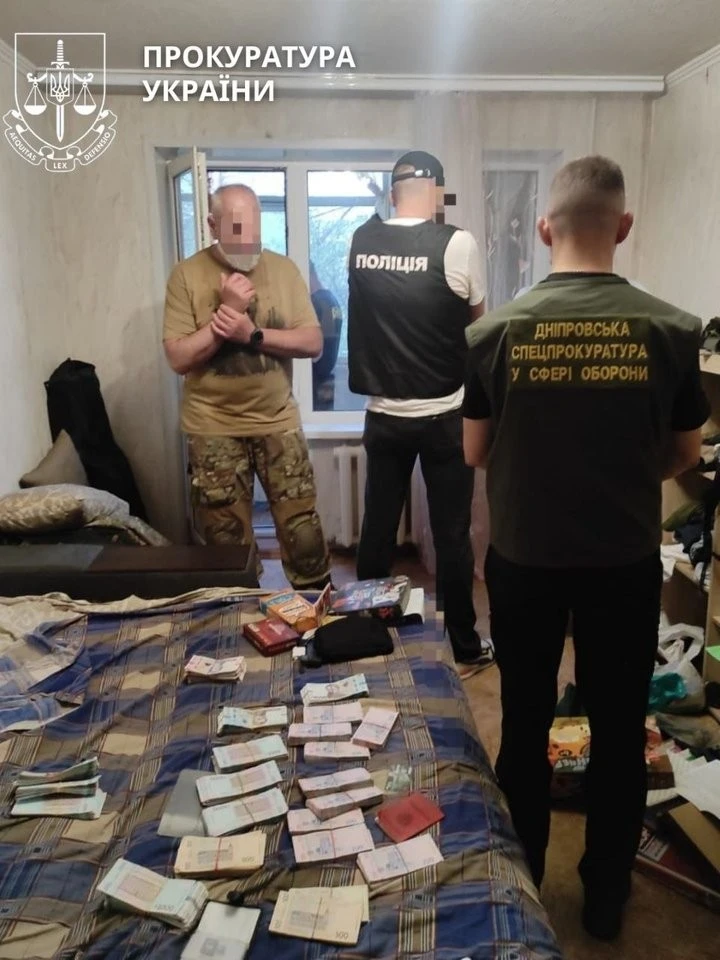 Масштабний хабар у бригаді на Дніпропетровщині: сума на вилучення перевищила мільйон