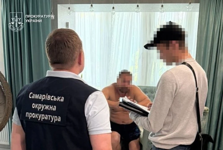 Мешканець Дніпропетровщини ошукав містян, продавши самовільно збудовані гаражі