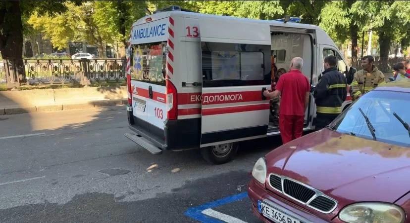 Потерпілого госпіталізували після ранкової ДТП у центрі Дніпра