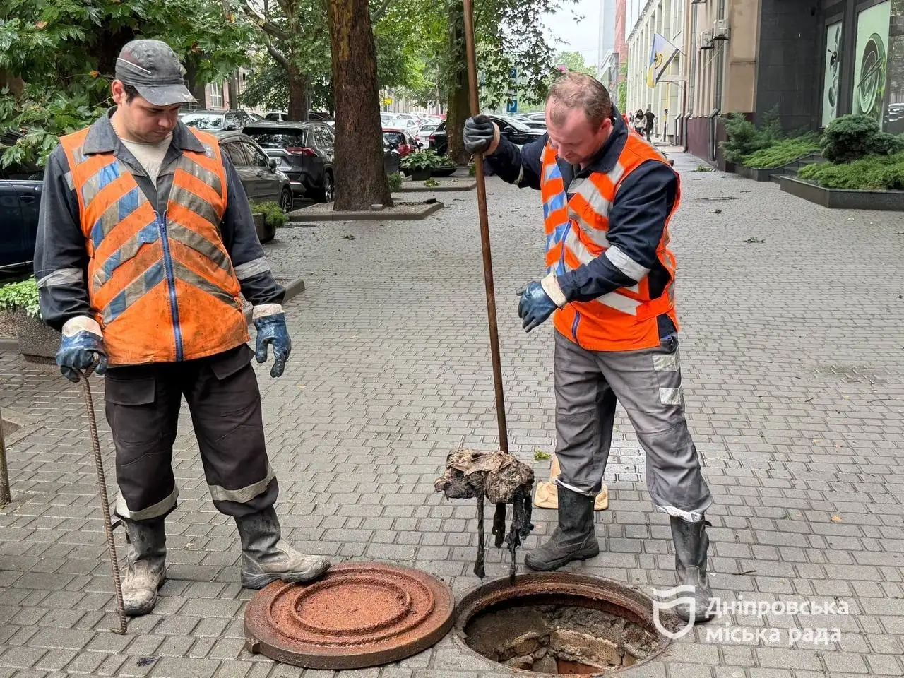 У Дніпрі ліквідовують складні аварії на мережах водопостачання та каналізації