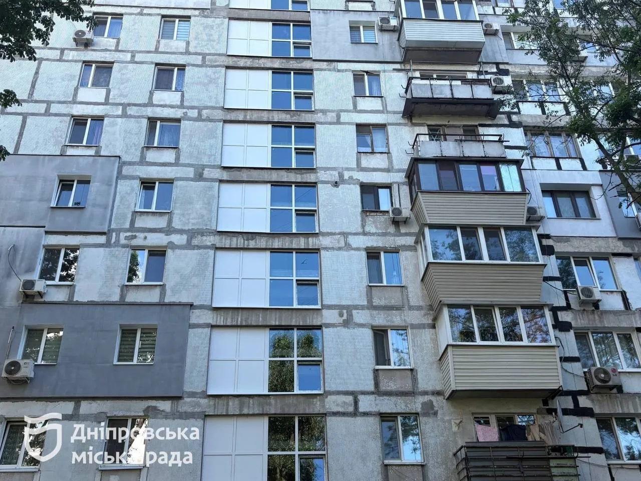 У Дніпрі ліквідували наслідки ворожого обстрілу в багатоповерхівці ОСББ У Дніпрі ліквідували наслідки ворожого обстрілу в багатоповерхівці ОСББ